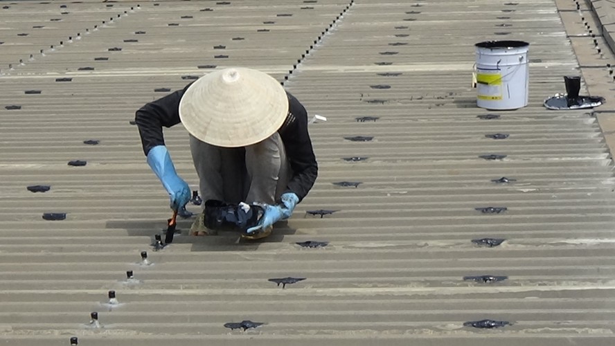 phương pháp chống thấm mái nhà bằng sika